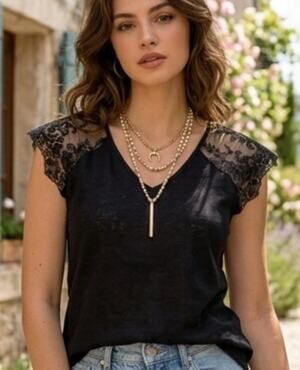 Kische linen and lace blouse
